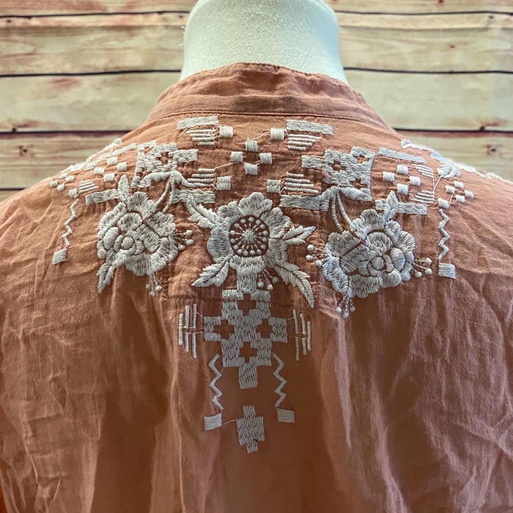 JOHNNY WAS 3J Workshop Peach Embroidered Blouse, Size Small - Picture 7 of 8